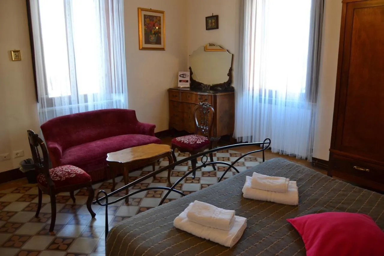 Time Out Hotell Pisa Italien